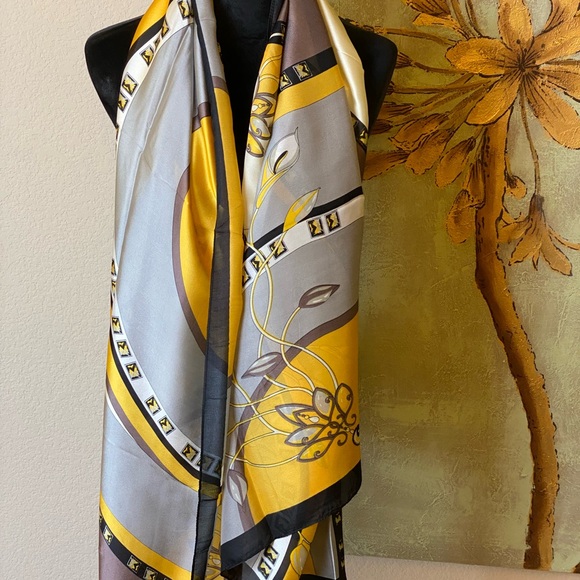 <<SOLD>>Elegant Yellow and Gray Women's Scarf - Picture 2 of 4